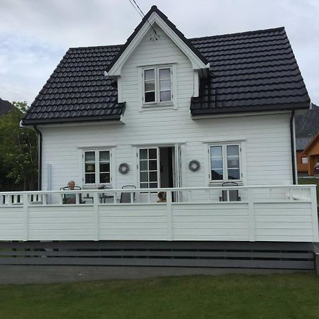 Utsiktsperle Pa Reine I Lofoten Exterior photo