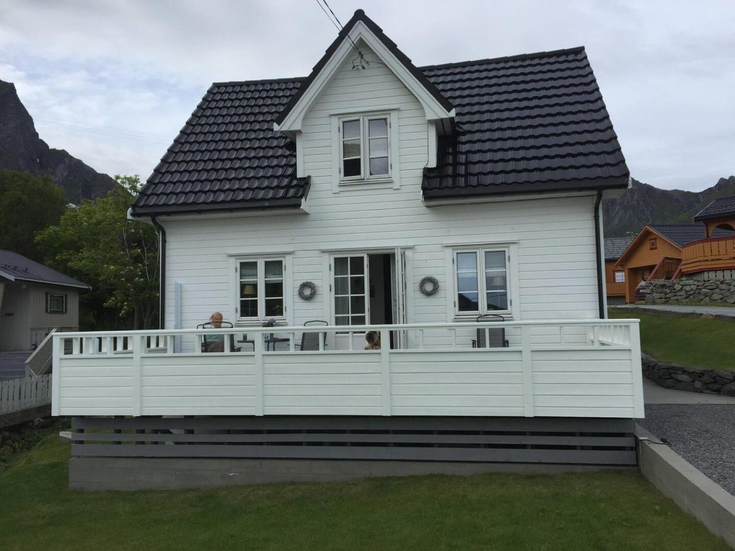 Utsiktsperle Pa Reine I Lofoten Exterior photo