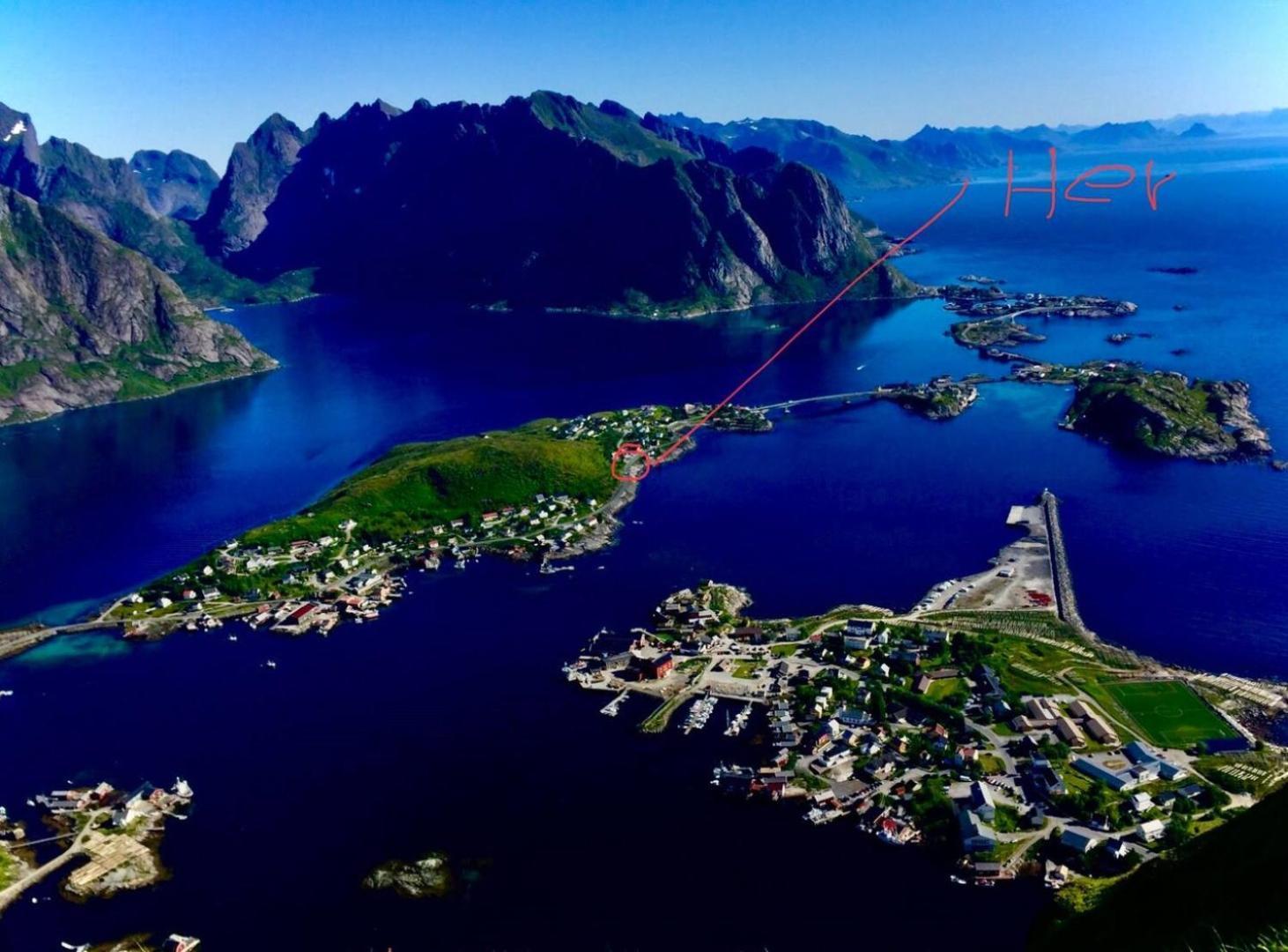 Utsiktsperle Pa Reine I Lofoten Exterior photo